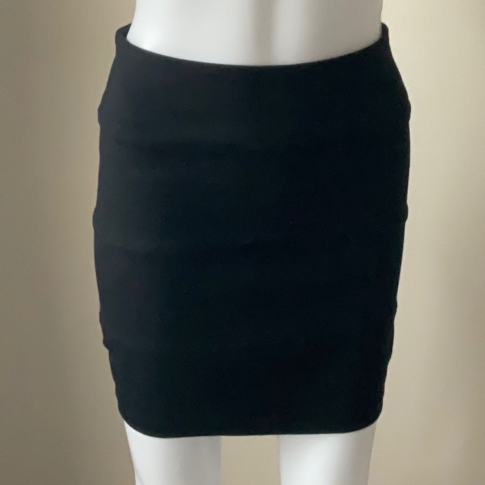 3Dots. women’s black skirt size 4